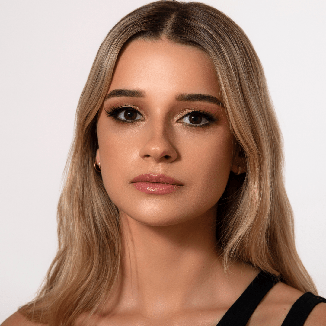 Amelia magnetische Wimpern an einem Modell