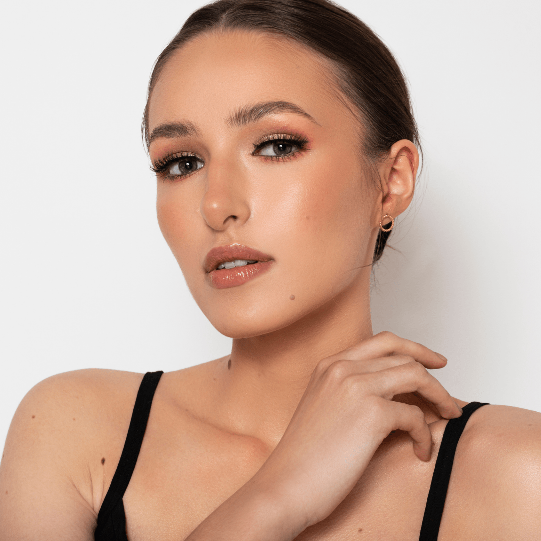 Hypnotische Wimpern an einem Modell