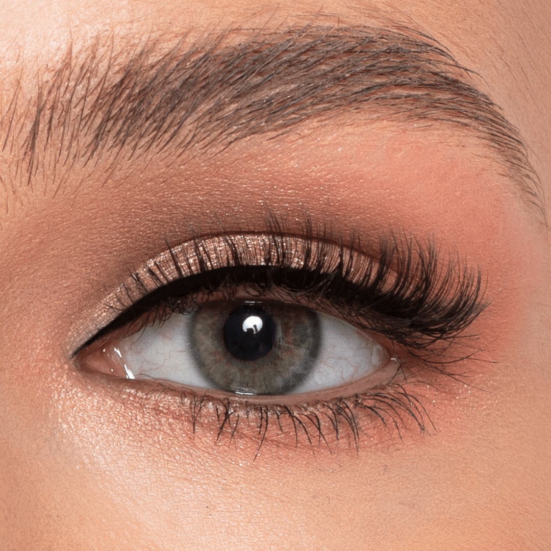 Hypnotische Wimpern am Auge