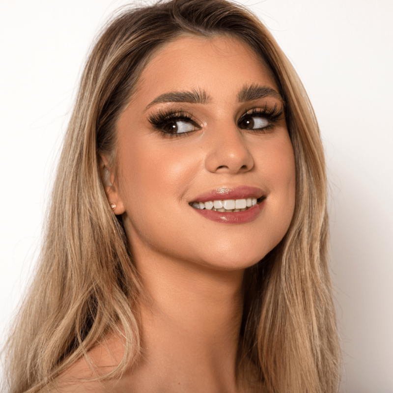magnetyczne na modelce