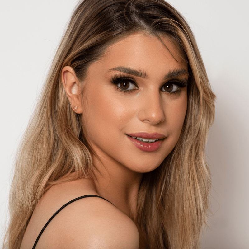 Hollywood rzęsy magnetyczne na modelce