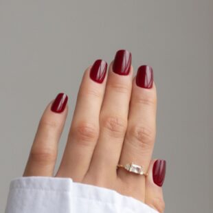 burgundy pznokcie press on kwadrat