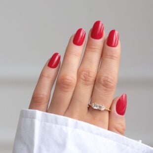 Classic red paznokcie